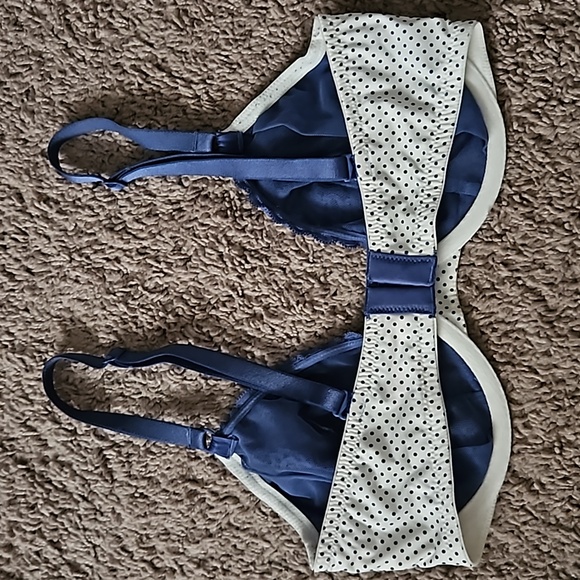 Victoria's Secret Unlined Demi Bra - Picture 8 of 8